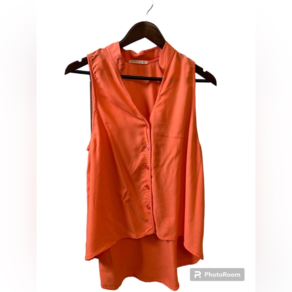 Alternative sleeveless dropped hem top